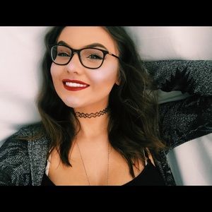 Meet your Posher, Alexis